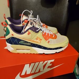 AIR MAX 90 TEAM GOLD 8 MEN /9.5 WOMEN